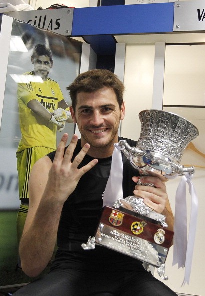 Iker Casillas cũng có một trận đấu xuất thần khi anh cản phá không dưới 3 tình huống ăn bàn mười mươi của các chân sút Barca, anh được chấm 3,5 điểm.